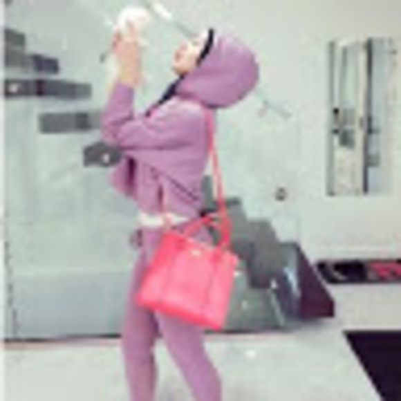 Meet your Posher, Reem - Picture 1 of 1